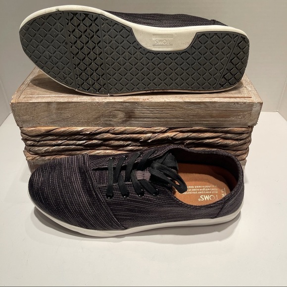 TOMS men’s shoes with laces - Picture 10 of 16